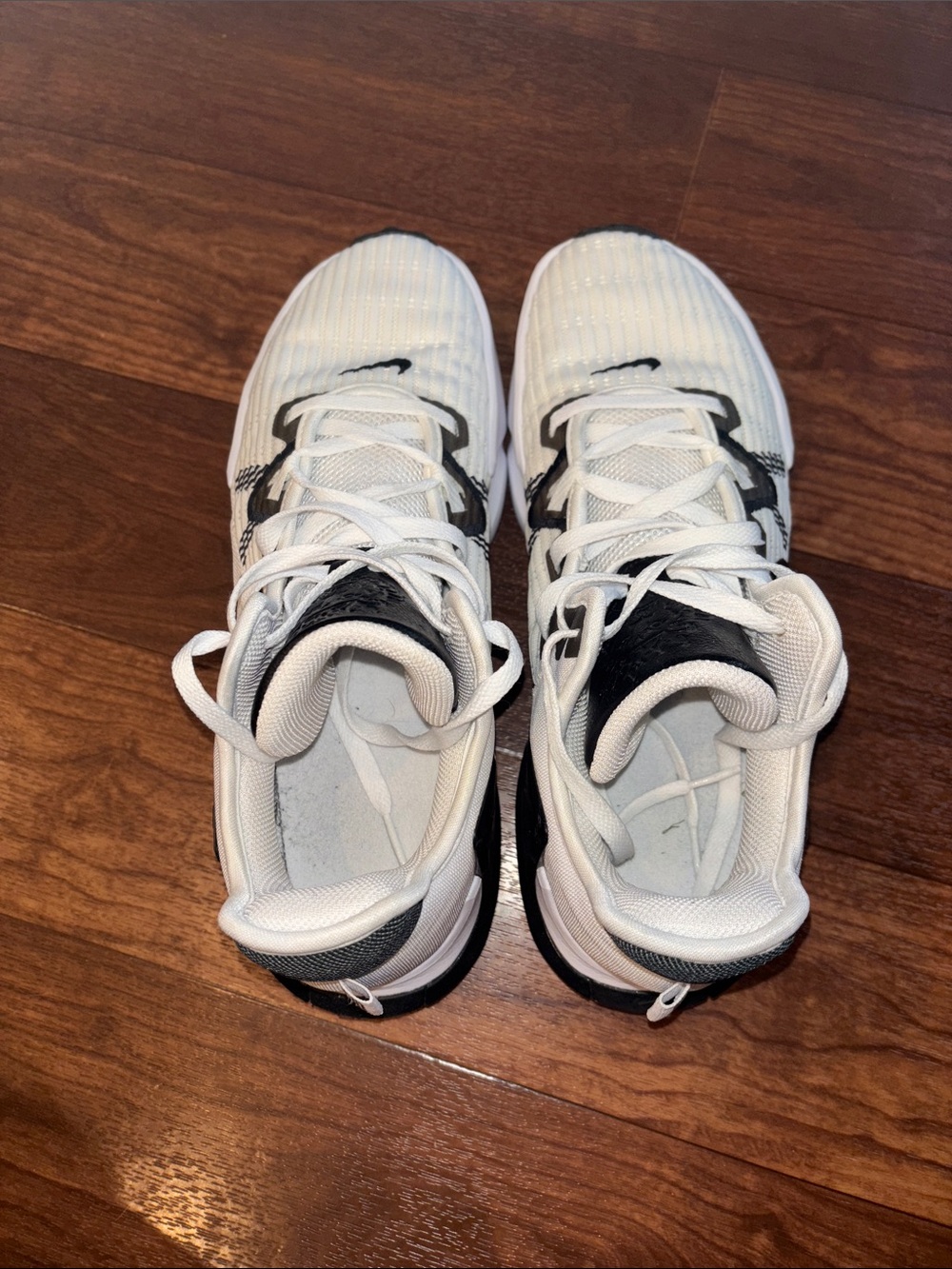 Nike LeBron Witness 6 TB Basketball Sneaker - Picture 4 of 8